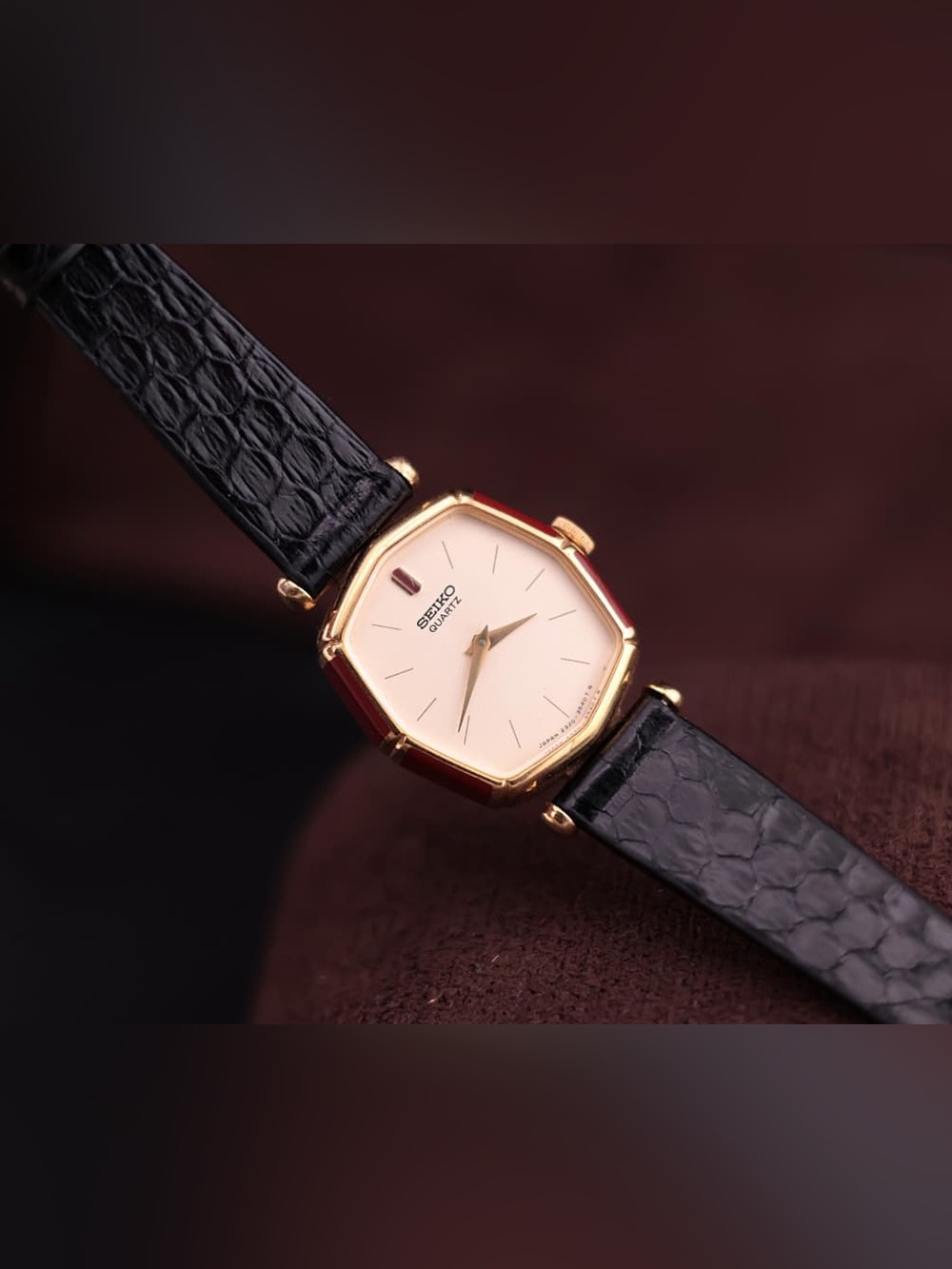 Vintage 1981 Seiko Quartz 2320-675A Women’s Watch - Picture 3 of 10
